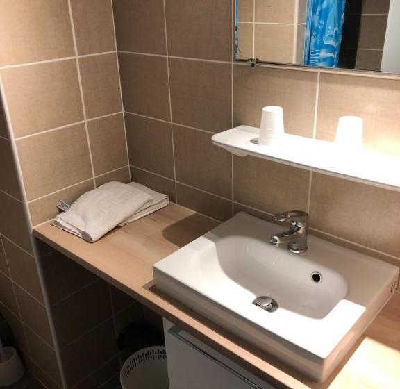 Номер Стандарт Трехместный, Hôtel Au Petit Languedoc