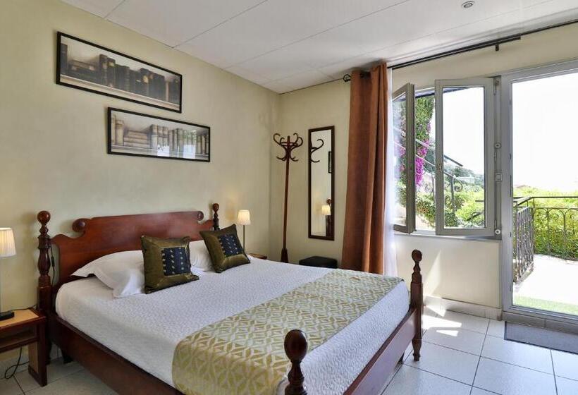 اتاق استاندارد چهار تخته, Le Panoramic Boutique Hôtel
