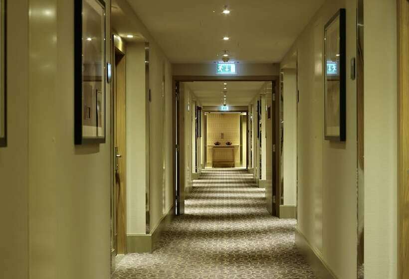 Семейный Номер Deluxe, Doubletree By Hilton  London  Victoria