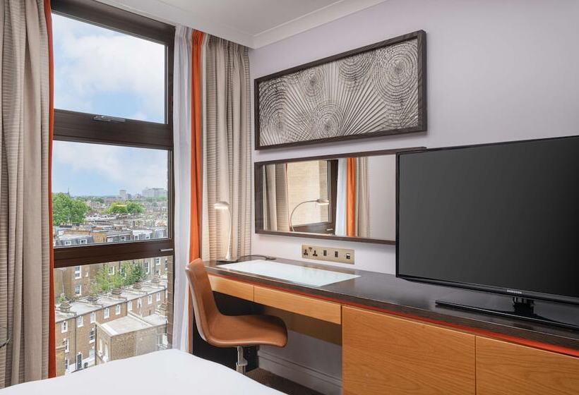 Номер Стандарт, Hilton London Kensington