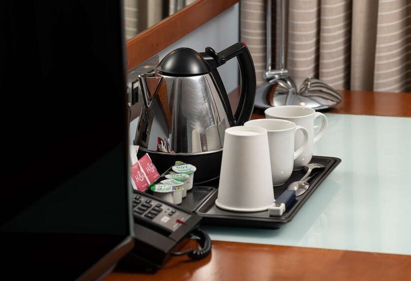 Номер Deluxe, Hilton London Kensington