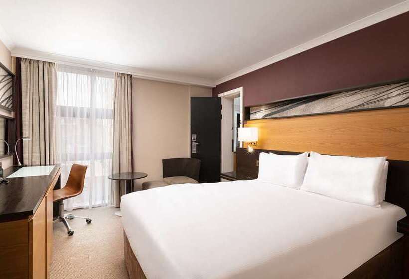 Полулюкс, Hilton London Kensington