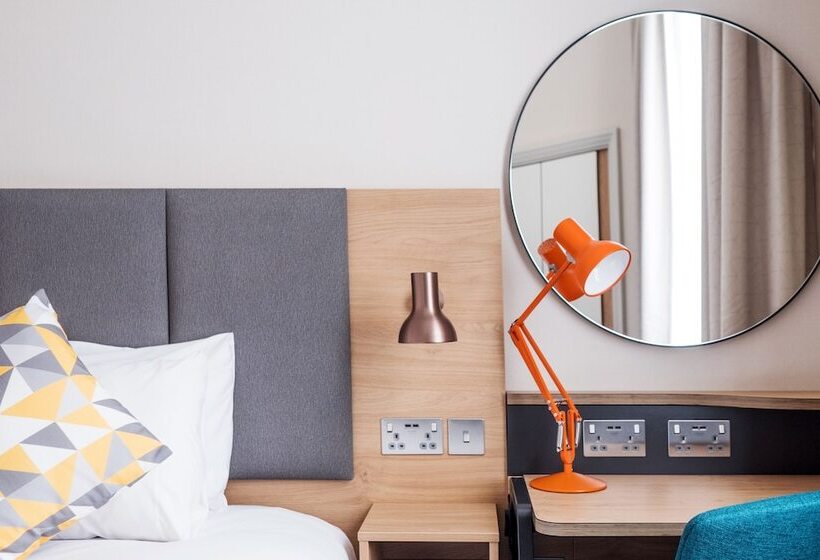 Номер Стандарт, Holiday Inn Farnborough, An Ihg