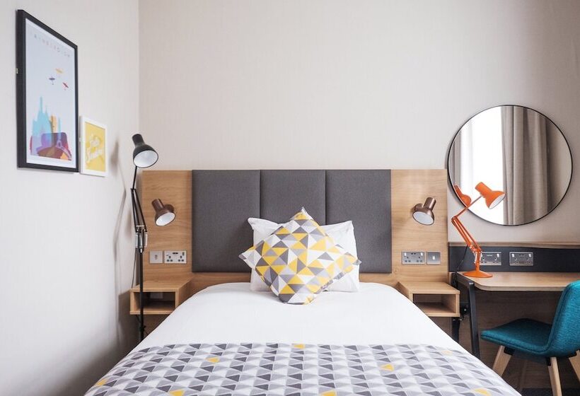 Номер Стандарт, Holiday Inn Farnborough, An Ihg