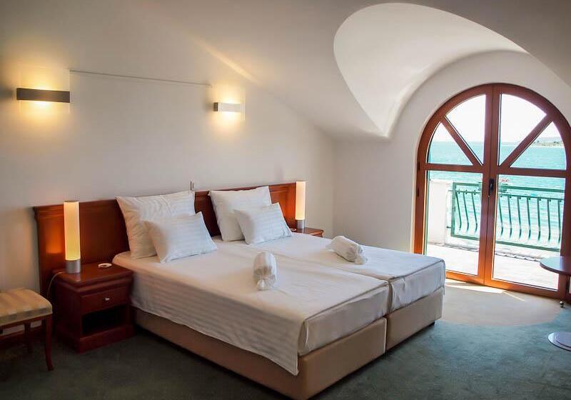 Полулюкс, Lugger Hotel ‘a Bespoke Hotel’