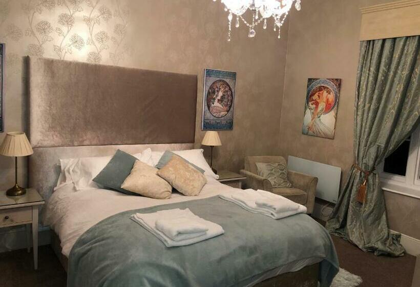 Номер Superior, Satis House