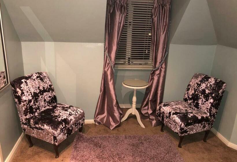 Номер Economy, Satis House