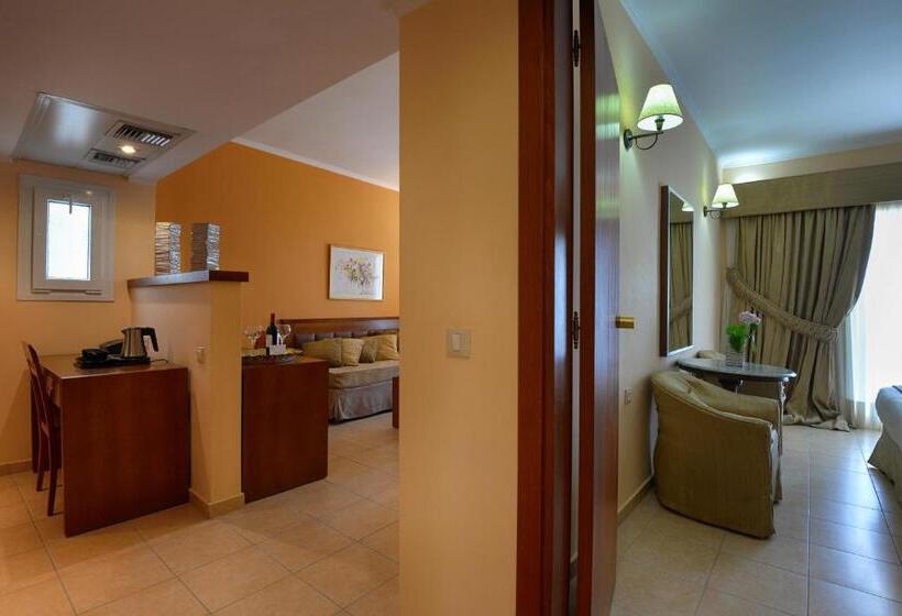 Suite with lake view, Ariti Grand