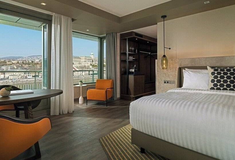 Студио Club, Budapest Marriott