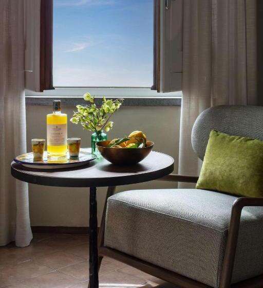 Номер Deluxe Вид на Море, Anantara Convento di Amalfi Grand Hotel