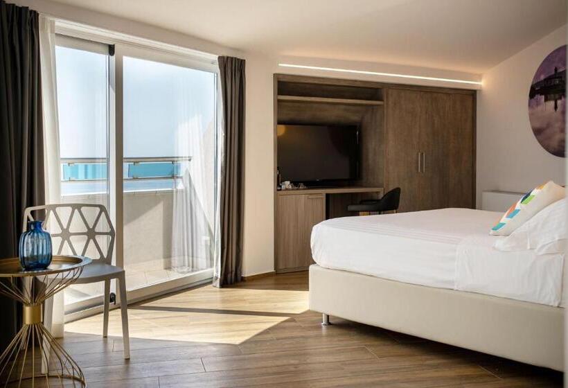 اتاق لوکس, Grand Hotel Faraglioni