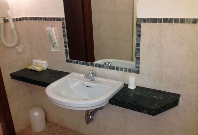 اتاق استاندارد سه نفره, Albergo Bianchi Stazione