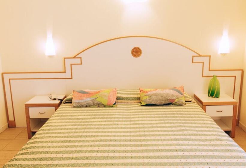 Номер Стандарт Трехместный, Albergo Punta De L'est