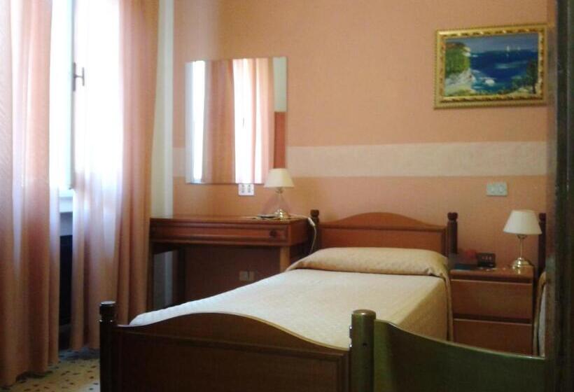 اتاق استاندارد یک نفره, San Gabriele