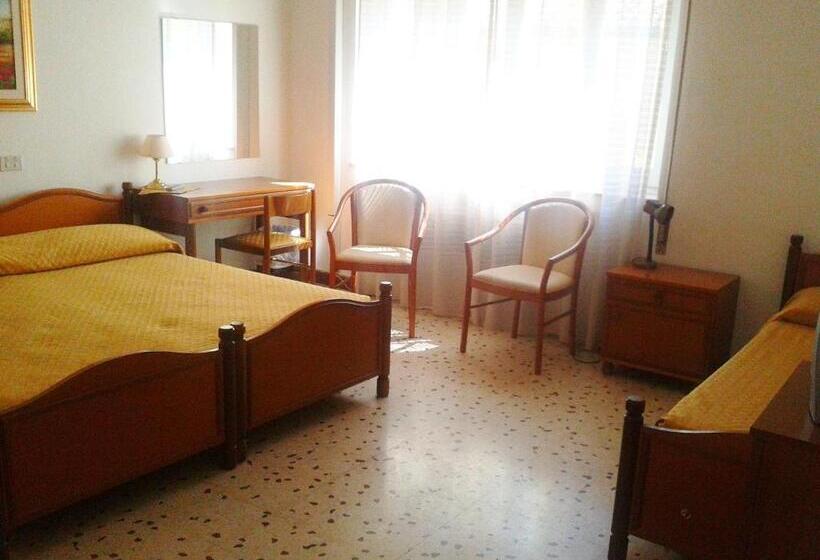 اتاق استاندارد سه نفره, San Gabriele