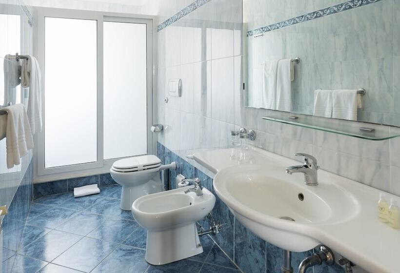 Номер Стандарт Трехместный, Sant Alphio Garden Hotel & Spa