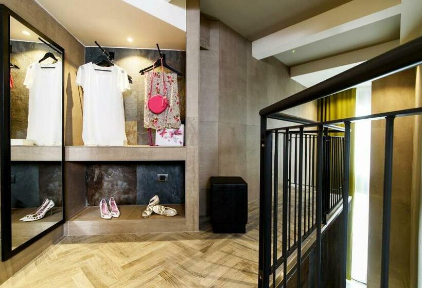 سوییت دوبلکس, Just Hotel Milano