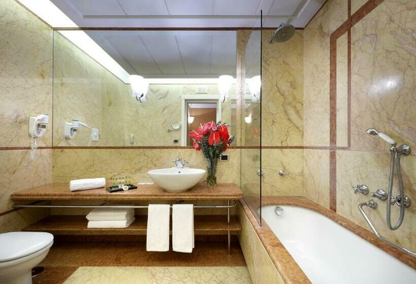 اتاق سوپریور سه تخته, Eurostars Hotel Excelsior