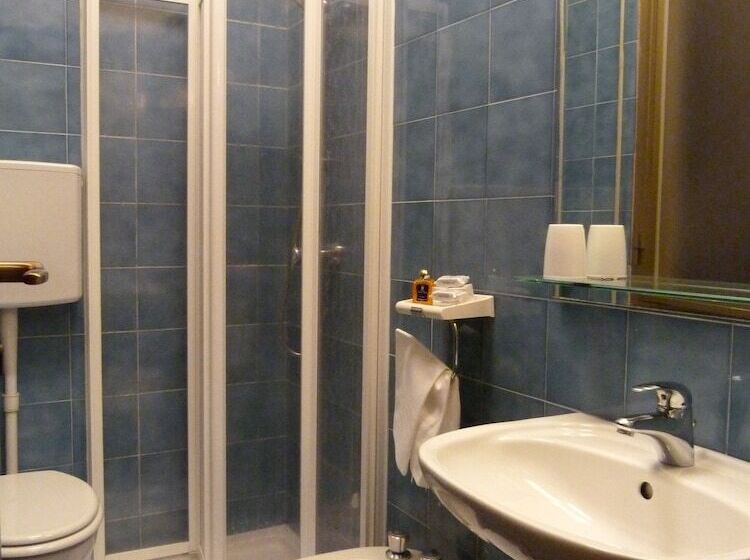 اتاق استاندارد یک نفره, Centrale Byron