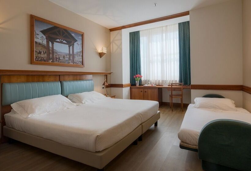 اتاق استاندارد سه نفره, Sangallo Palace