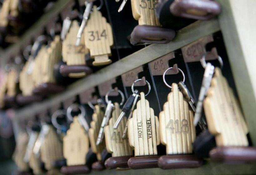 اتاق استاندارد سه تخته با بالکن, Vernel