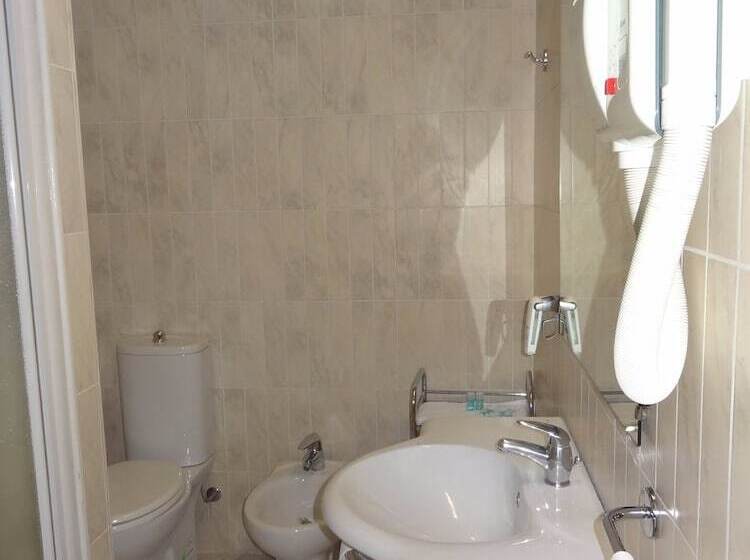 اتاق استاندارد سه نفره, Villa Kinzica