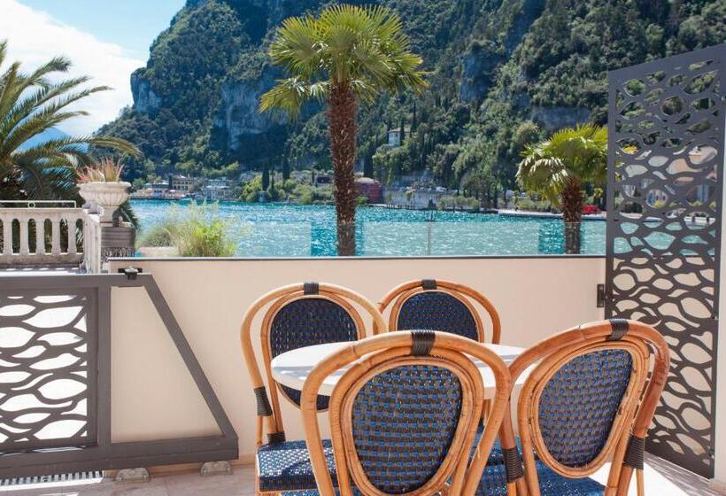 Номер Стандарт с Гидромассажем, Bellavista Lakefront Hotel & Apartments