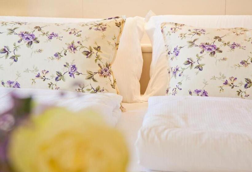 Полулюкс, Bellavista Lakefront Hotel & Apartments