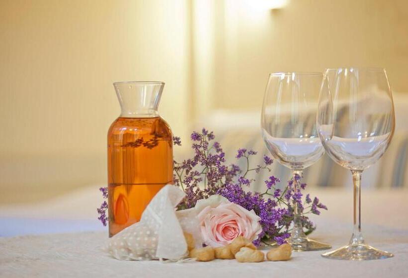 Студия Классика, Bellavista Lakefront Hotel & Apartments