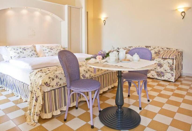 Номер Стандарт с Гидромассажем, Bellavista Lakefront Hotel & Apartments