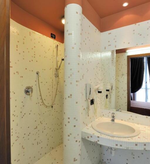 اتاق لوکس, Art Hotel Boston