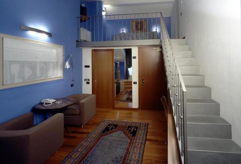 سوییت جونیور, Art Hotel Boston