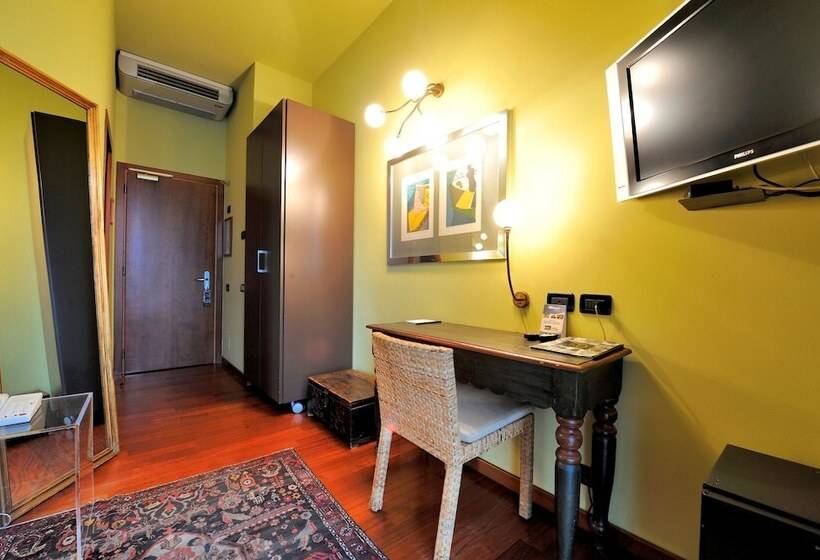 اتاق لوکس, Art Hotel Boston