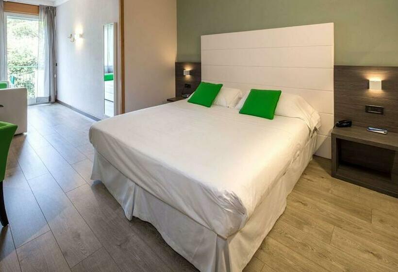Номер Стандарт с Балконом Вид на Сад, Best Western Regina Elena
