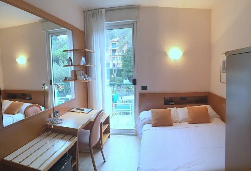 Номер Стандарт с Балконом Вид на Сад, Best Western Regina Elena
