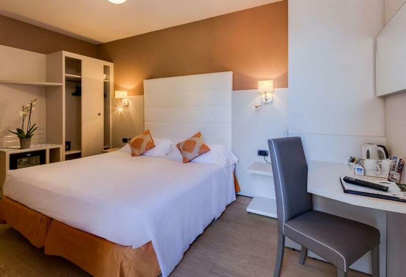 Номер Стандарт Боковой Вид на Море, Best Western Regina Elena