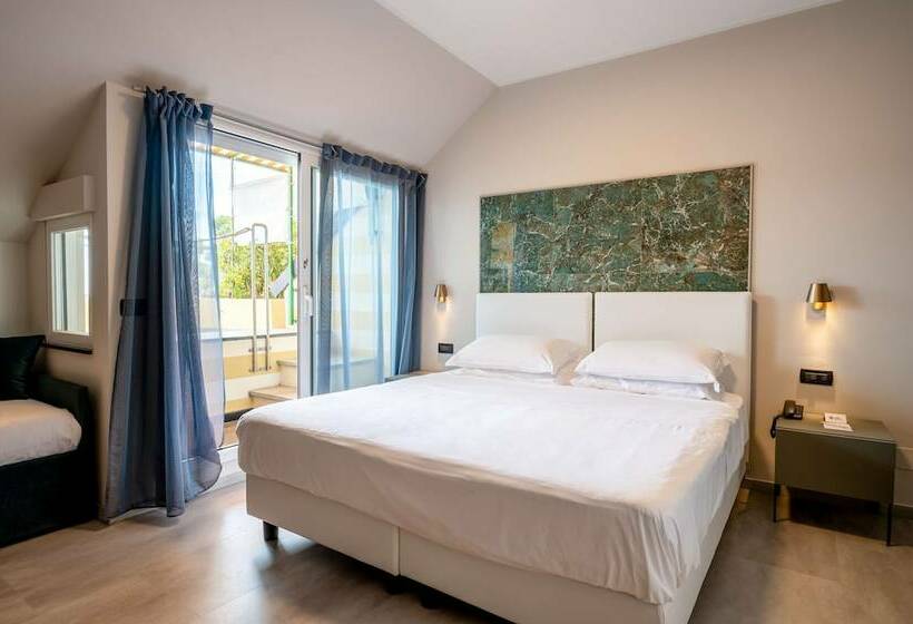 Номер Стандарт Вид на Море с Террасой, Best Western Regina Elena