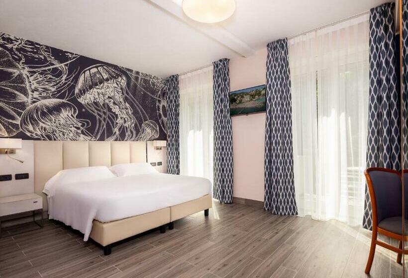 Трехместный Номер Стандарт Вид на Сад, Best Western Regina Elena