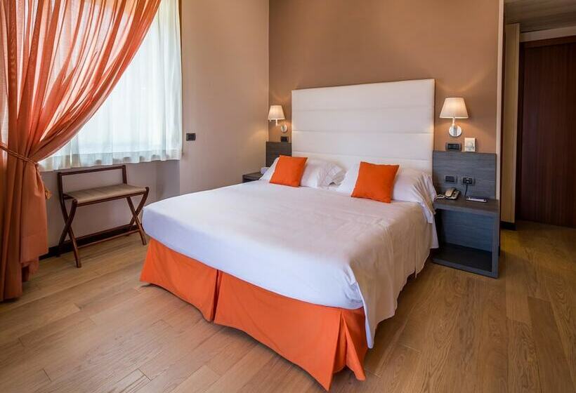 Номер Стандарт Двуспальная Кровать Вид на Море, Best Western Regina Elena