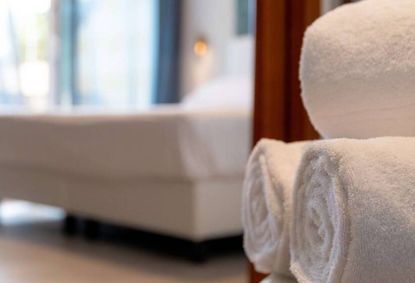 Номер Стандарт с Балконом Вид на Сад, Best Western Regina Elena