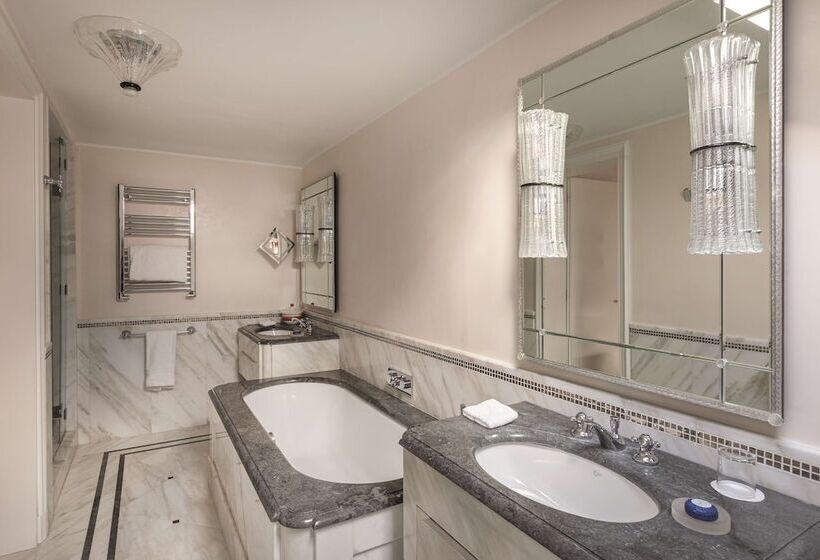 سوییت جونیور با چشم‌انداز دریاچه, Hotel Cipriani, A Belmond Hotel, Venice