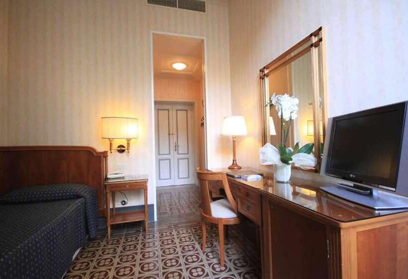 اتاق کلاسیک یک تخته, Grand Hotel Royal