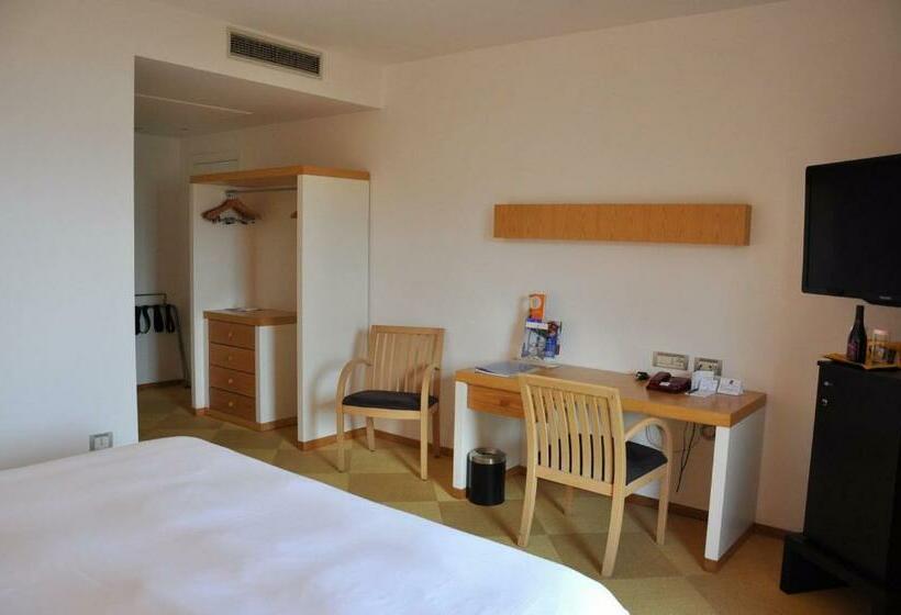 Стандартный Номер Кровать Кинг, Hilton Sorrento Palace
