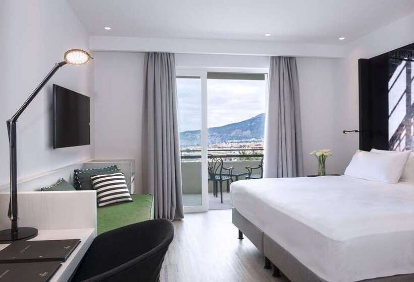 Трехместный Superior Вид на Море, Hilton Sorrento Palace
