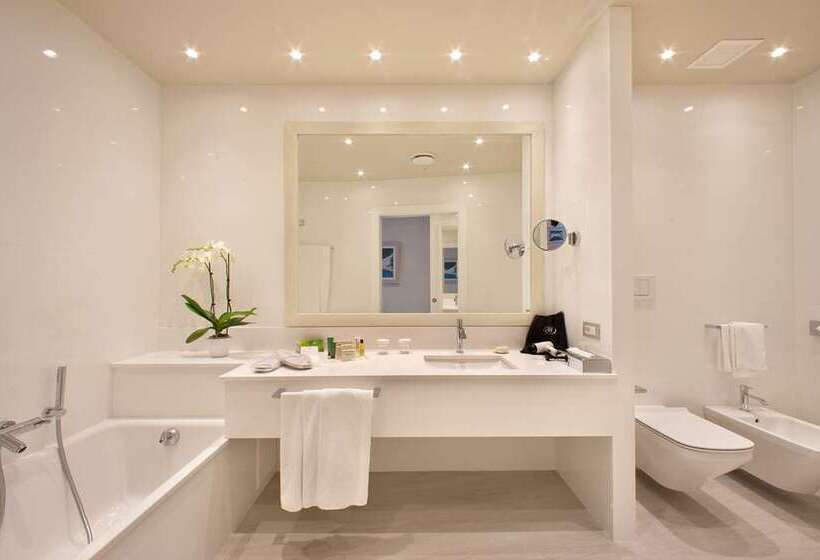 Четырехместный Номер Deluxe, Hilton Sorrento Palace