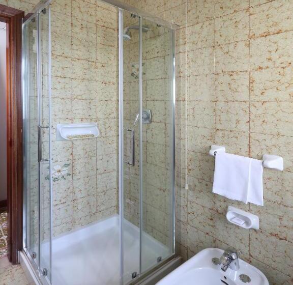 اتاق استاندارد با چشمانداز دریا, Lido Mediterranee