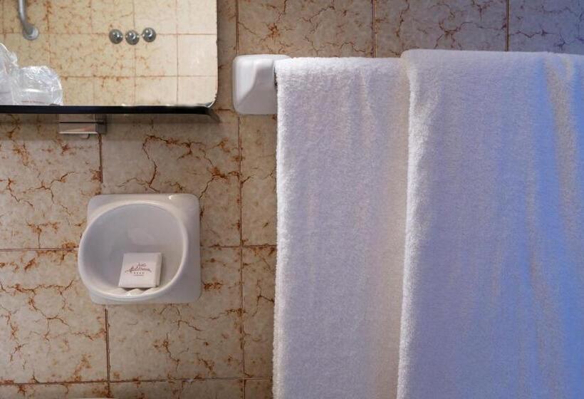 اتاق استاندارد با چشمانداز دریا, Lido Mediterranee