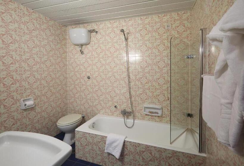 اتاق استاندارد چهار تخته با چشمانداز دریا, Lido Mediterranee