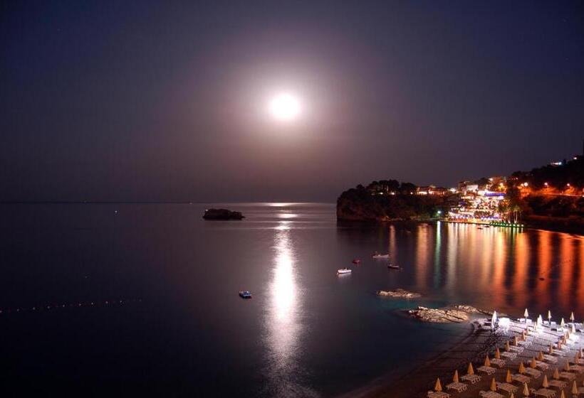 اتاق استاندارد چهار تخته با چشمانداز دریا, Lido Mediterranee