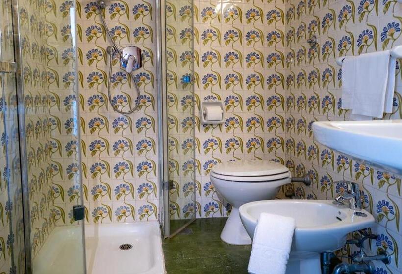 اتاق سوپریور با چشمانداز دریا, Lido Mediterranee